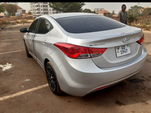 Hyundai Elantra, Voitures, Conakry