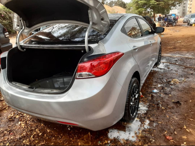 Hyundai Elantra, Voitures, Conakry