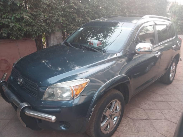 Toyota RAV4, Voitures, Conakry