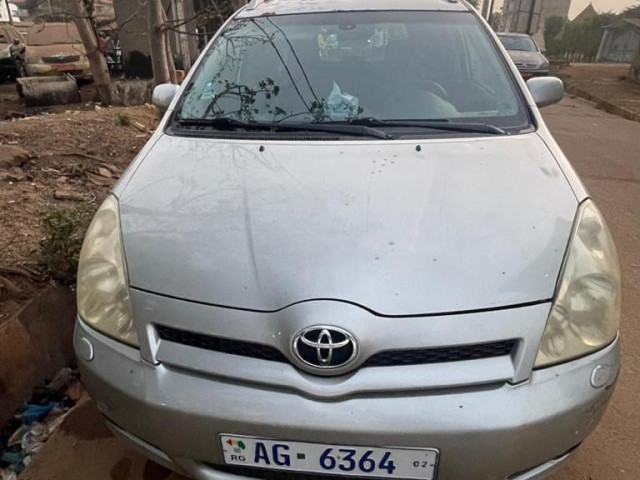 Toyota Corolla Verso, Voitures, Conakry
