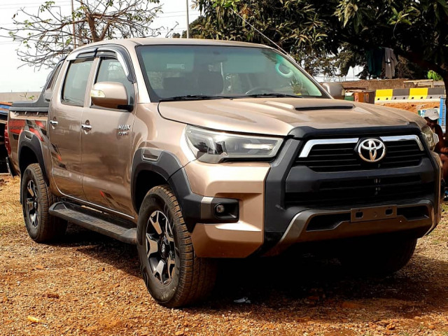 Toyota Hilux, Voitures, Conakry