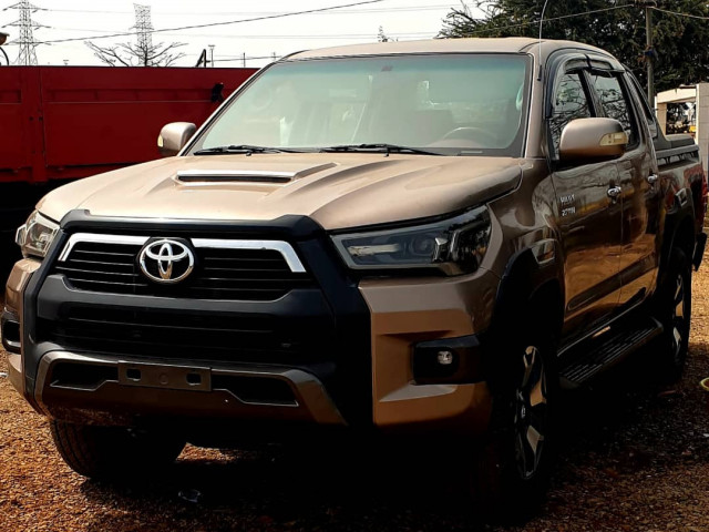 Toyota Hilux, Voitures, Conakry