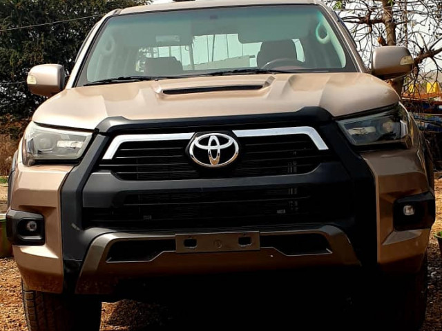 Toyota Hilux, Voitures, Conakry