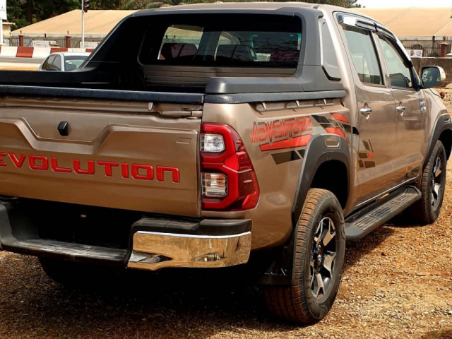 Toyota Hilux, Voitures, Conakry