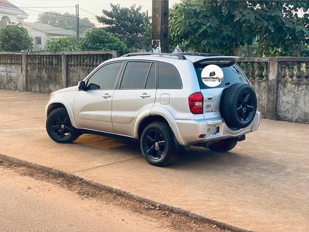 Toyota RAV4, Voitures, Conakry