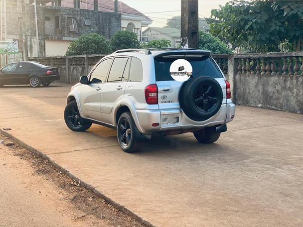 Toyota RAV4, Voitures, Conakry