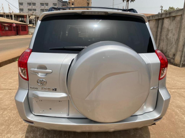 Toyota RAV4, Voitures, Conakry