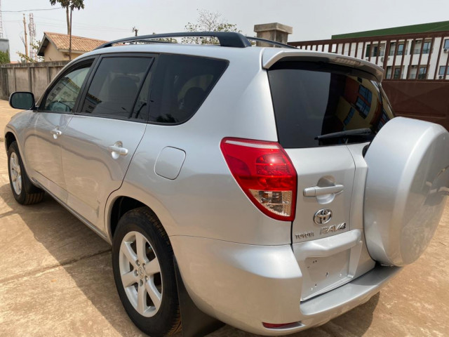 Toyota RAV4, Voitures, Conakry