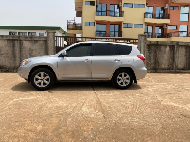 Toyota RAV4, Voitures, Conakry