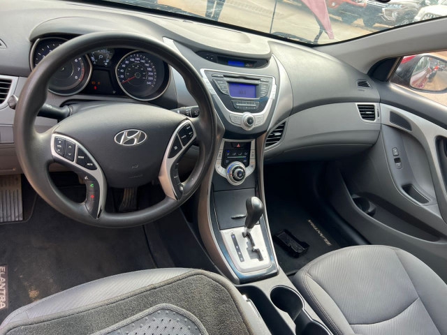 Hyundai Elantra, Voitures, Conakry