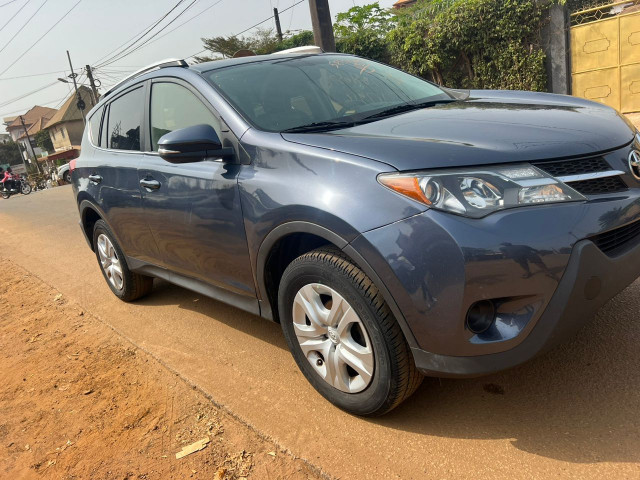 Toyota RAV4, Voitures, Conakry