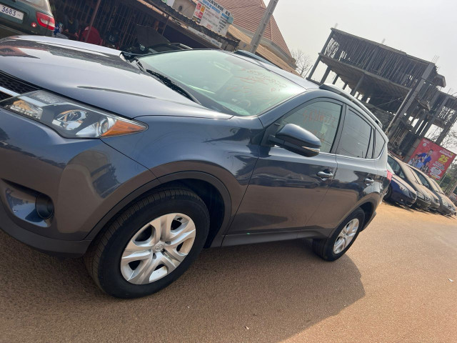 Toyota RAV4, Voitures, Conakry