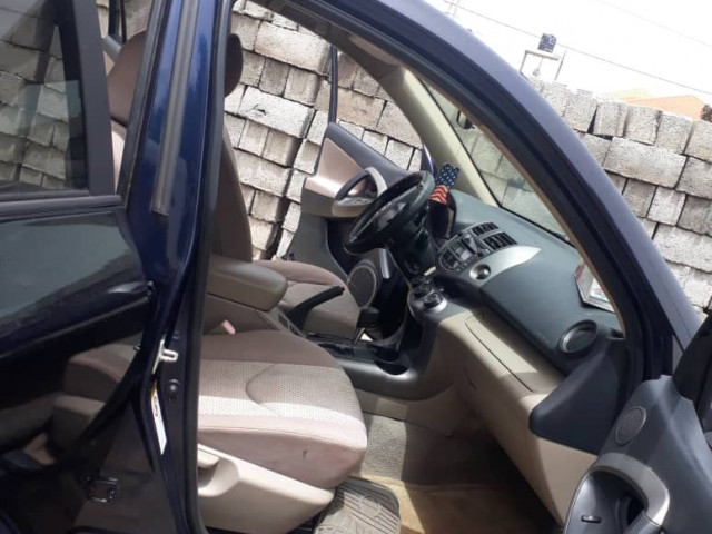Toyota RAV4, Voitures, Conakry
