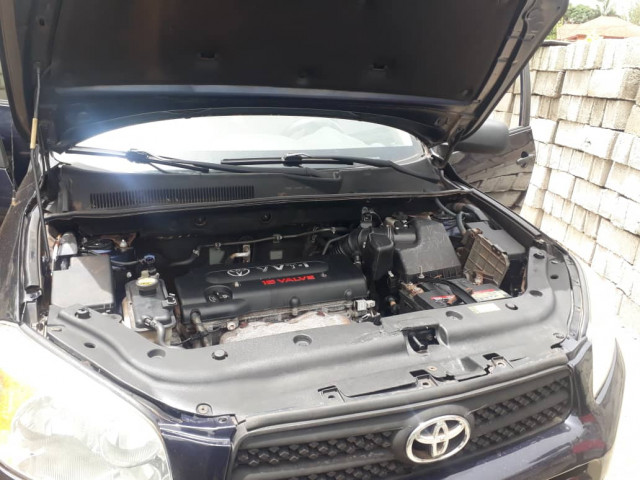 Toyota RAV4, Voitures, Conakry