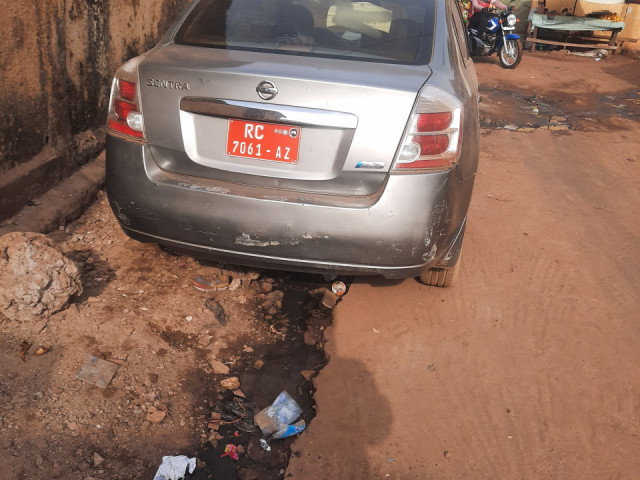 Nissan Sentra, Voitures, Conakry
