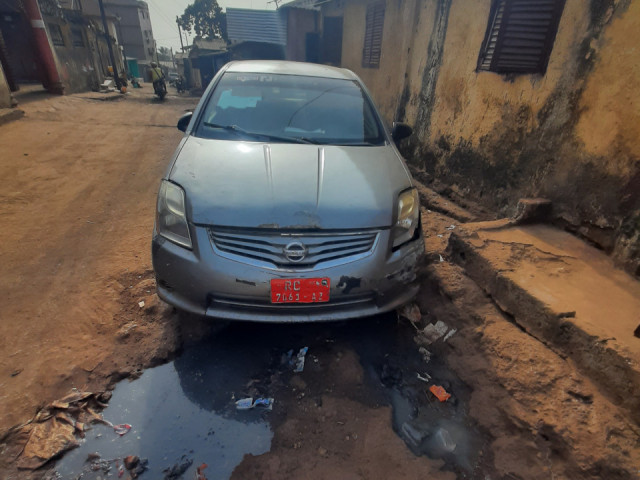 Nissan Sentra, Voitures, Conakry