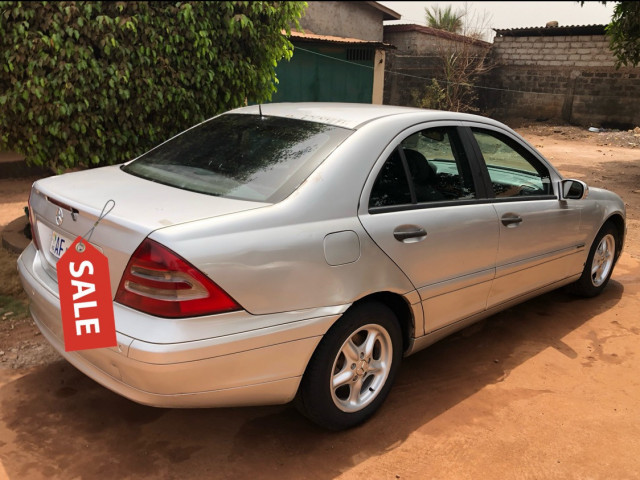 Mercedes-Benz Classe C, Voitures, Conakry