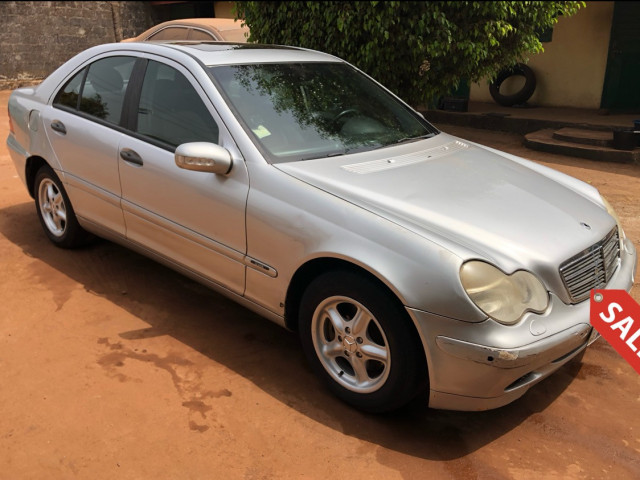 Mercedes-Benz Classe C, Voitures, Conakry