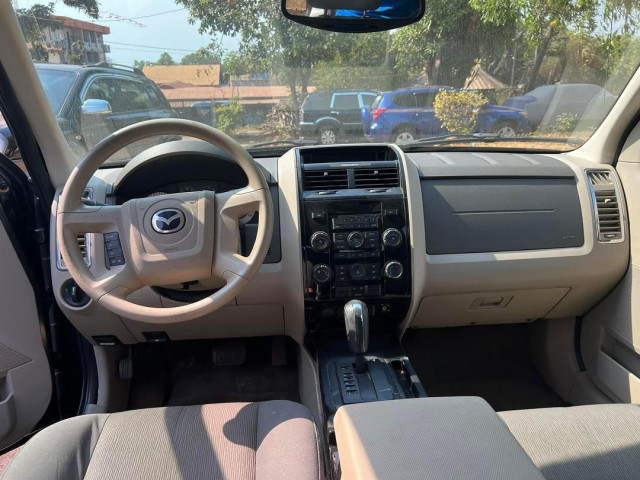 Mazda Tribute, Voitures, Conakry