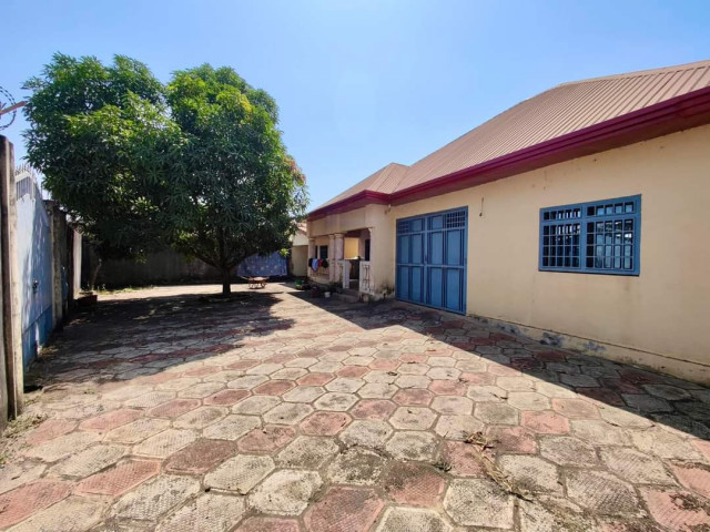 Une villa à vendre à coyah, Maisons, Conakry