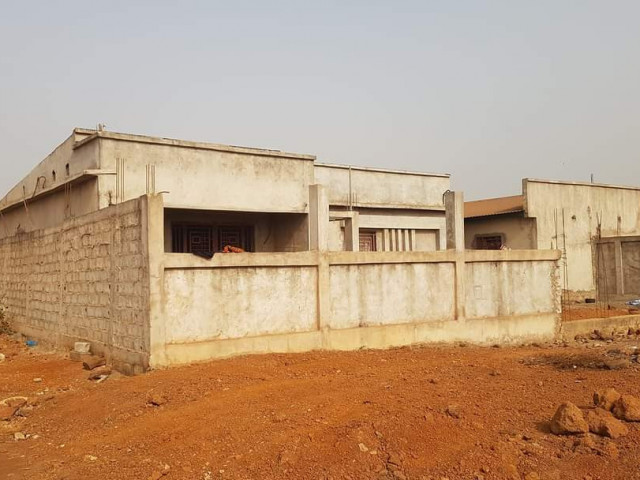 Une inachevé à vendre à Sonfonia, Maisons, Conakry