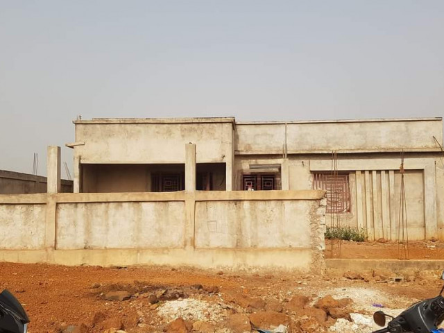 Une inachevé à vendre à Sonfonia, Maisons, Conakry