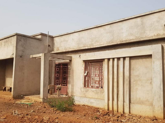 Une inachevé à vendre à Sonfonia, Maisons, Conakry