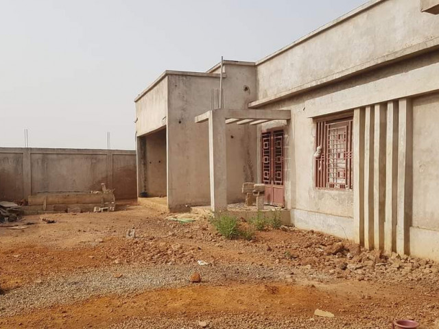 Une inachevé à vendre à Sonfonia, Maisons, Conakry