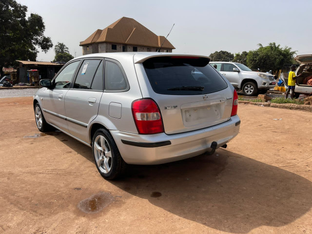 Mazda 323, Voitures, Conakry