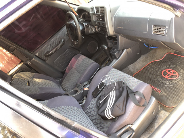 Toyota RAV4, Voitures, Conakry