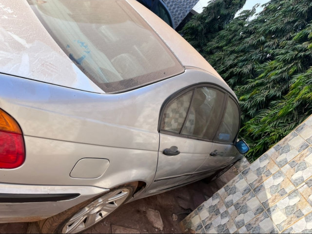 BMW Série 3, Voitures, Conakry