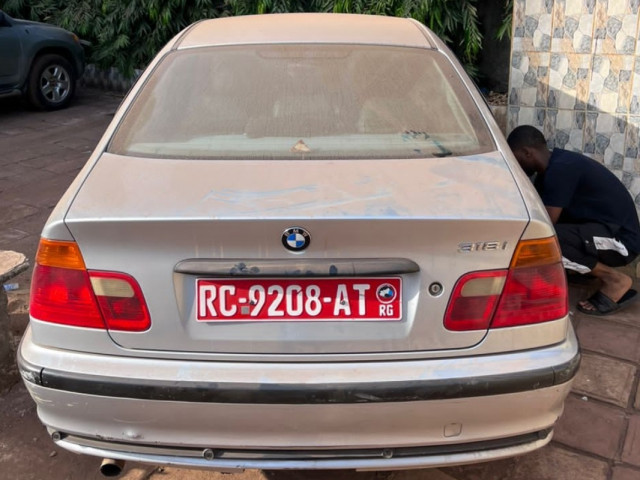 BMW Série 3, Voitures, Conakry