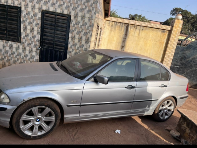 BMW Série 3, Voitures, Conakry