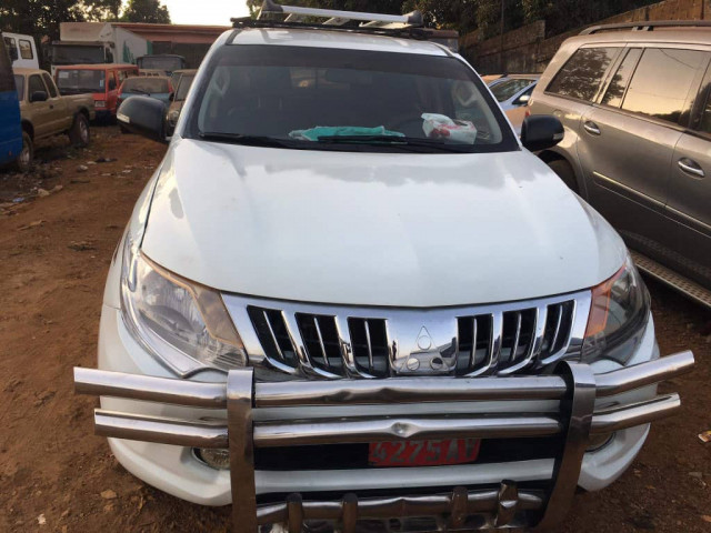 Mitsubishi L200, Voitures, Conakry