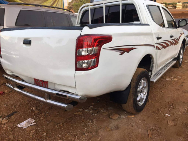 Mitsubishi L200, Voitures, Conakry