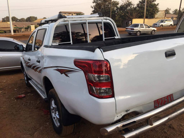 Mitsubishi L200, Voitures, Conakry