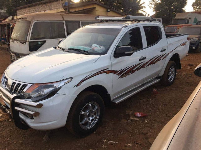 Mitsubishi L200, Voitures, Conakry