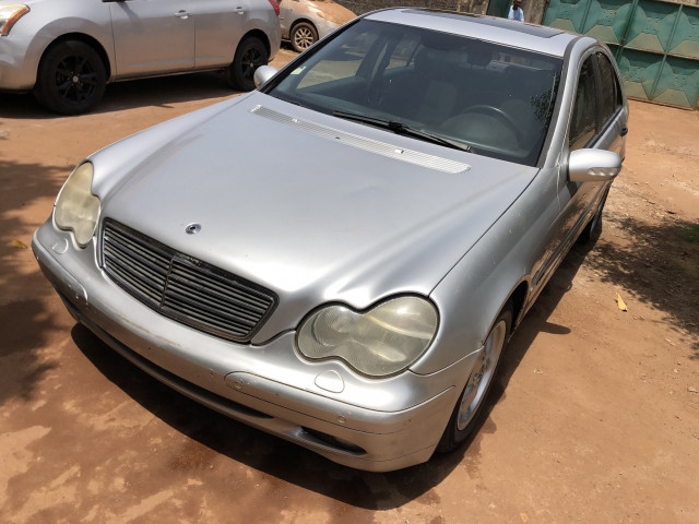 Mercedes-Benz Classe C, Voitures, Conakry