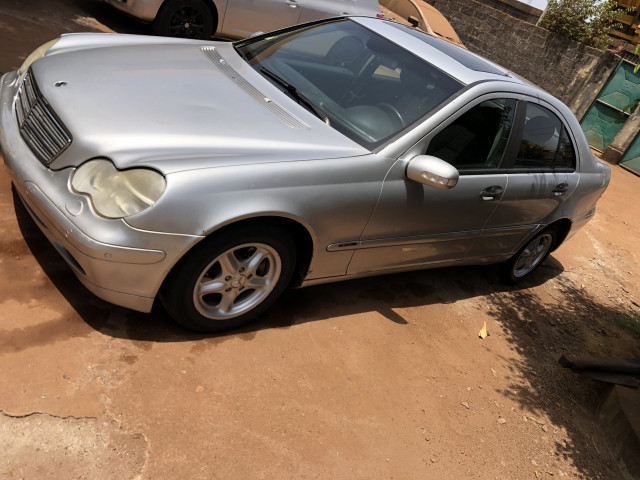 Mercedes-Benz Classe C, Voitures, Conakry