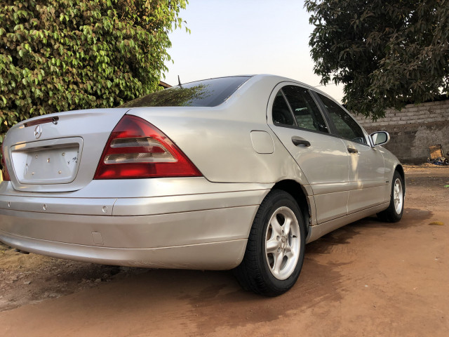 Mercedes-Benz Classe C, Voitures, Conakry