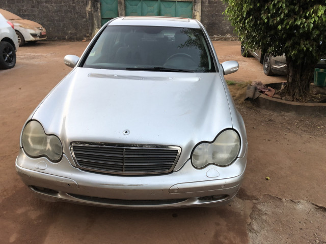 Mercedes-Benz Classe C, Voitures, Conakry
