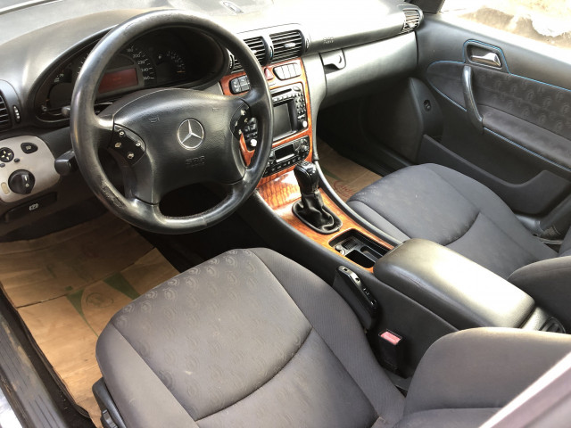 Mercedes-Benz Classe C, Voitures, Conakry