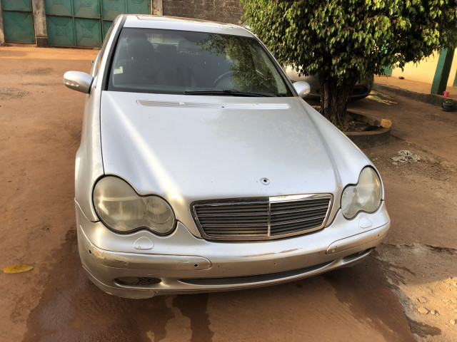 Mercedes-Benz Classe C, Voitures, Conakry