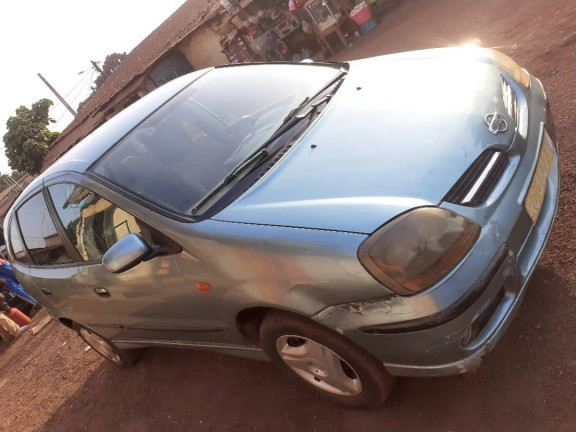 Nissan Almera Tino, Voitures, Conakry