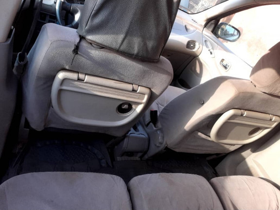 Nissan Almera Tino, Voitures, Conakry