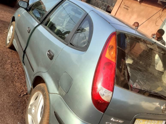 Nissan Almera Tino, Voitures, Conakry