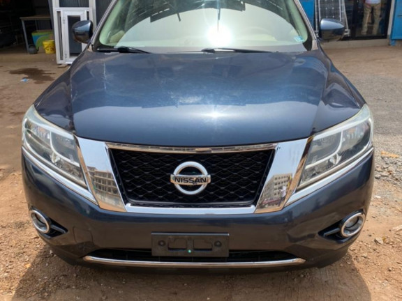 Nissan Pathfinder, Voitures, Conakry