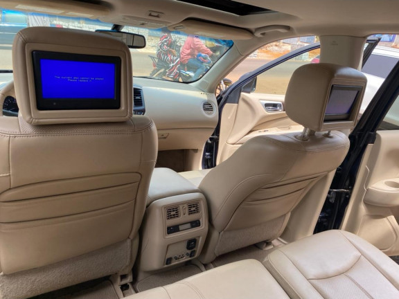 Nissan Pathfinder, Voitures, Conakry