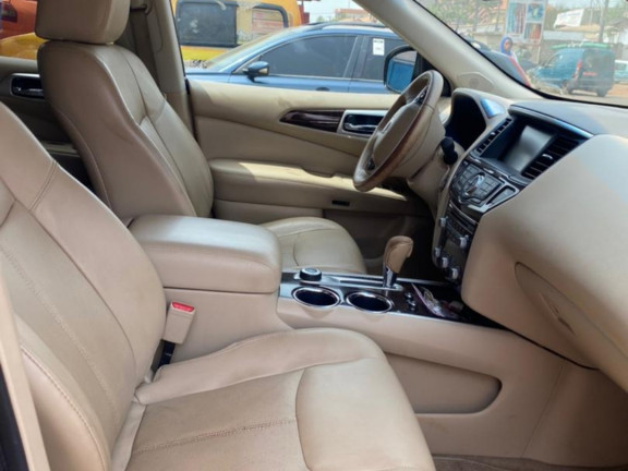 Nissan Pathfinder, Voitures, Conakry