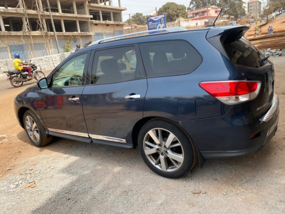 Nissan Pathfinder, Voitures, Conakry